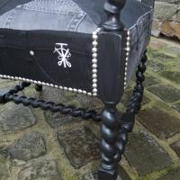 Détail fauteuil Louis XIII (garnis)