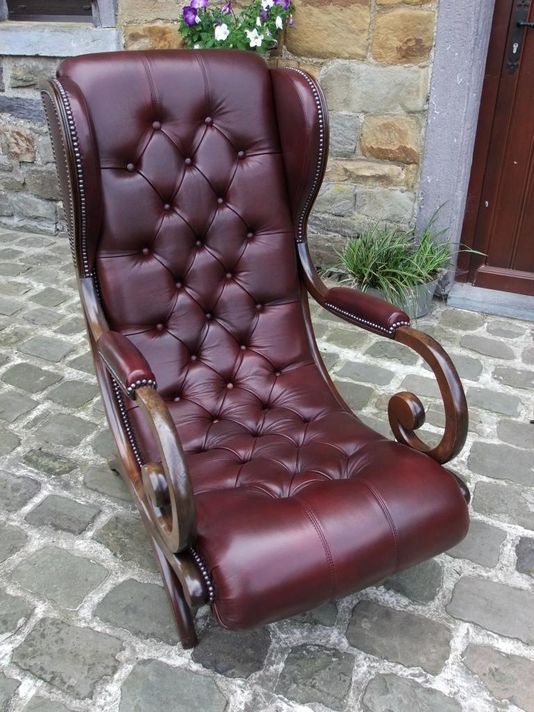 Fauteuil capitonné en cuir